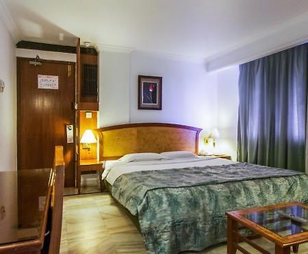 Hotel Chariot Chennai Bagian luar foto